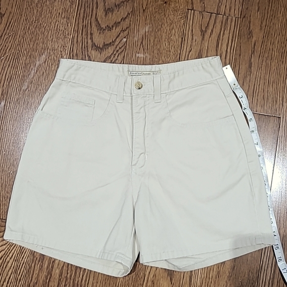 2 pc women's shorts size 5. Good condition. One cream, one khaki green. - Picture 5 of 7